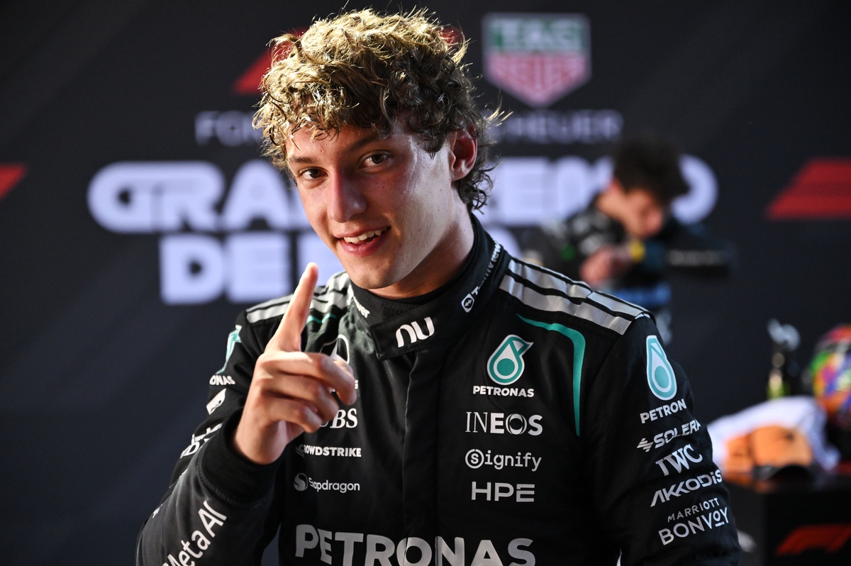 Vettel: “Ficaria muito feliz” se Antonelli quebrasse meu recorde de campeão mais jovem da F1